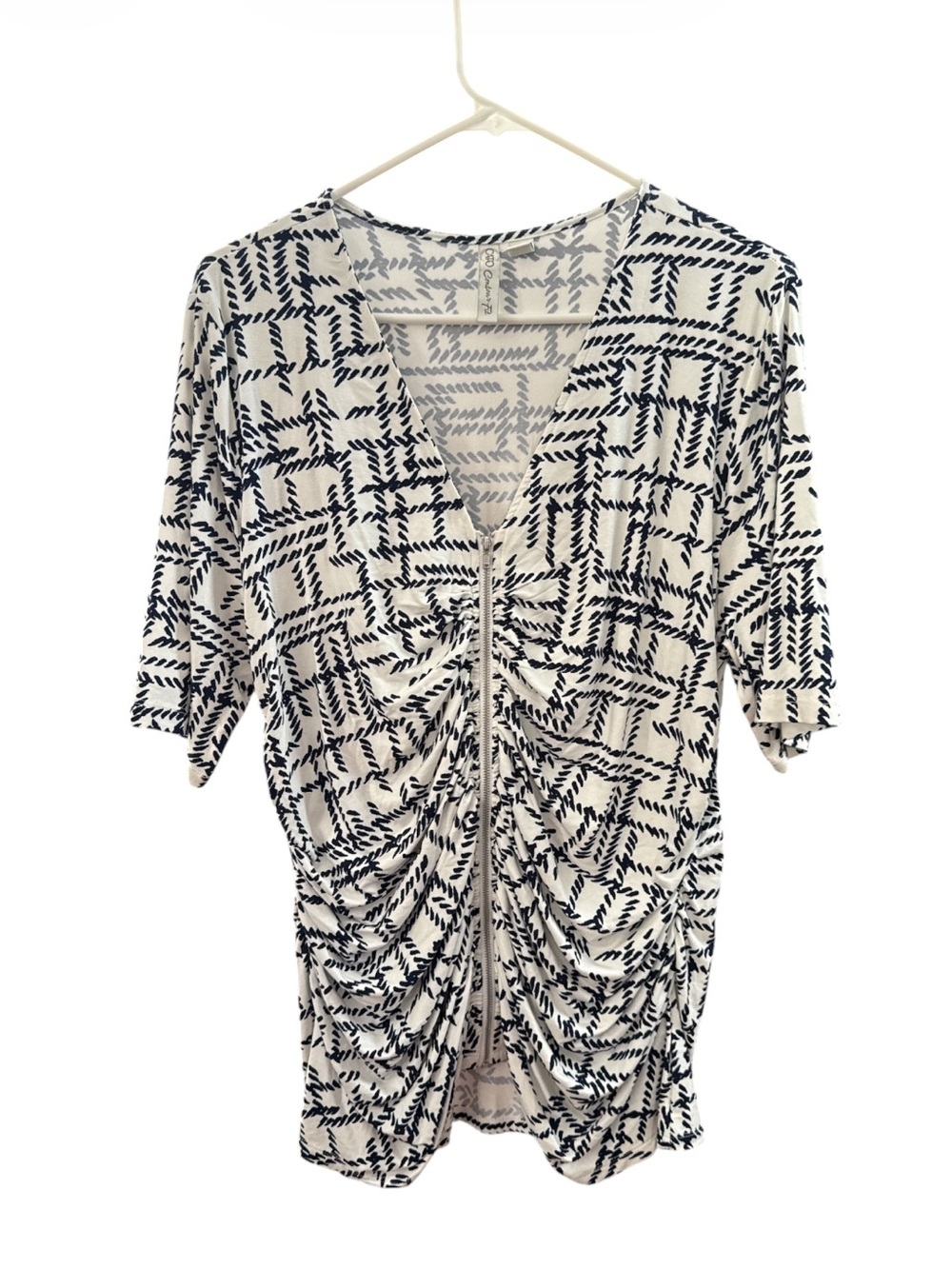 Cato contour fit zip front V-neck top size 14/16W